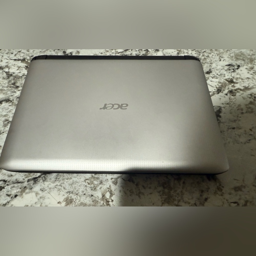 Acer Aspire One 532h-222310.1"  Netbook  FOR PARTS OR REPAIR READ Description